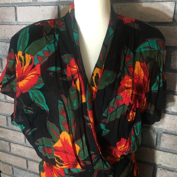 Dresses & Skirts - Vintage wrap dress